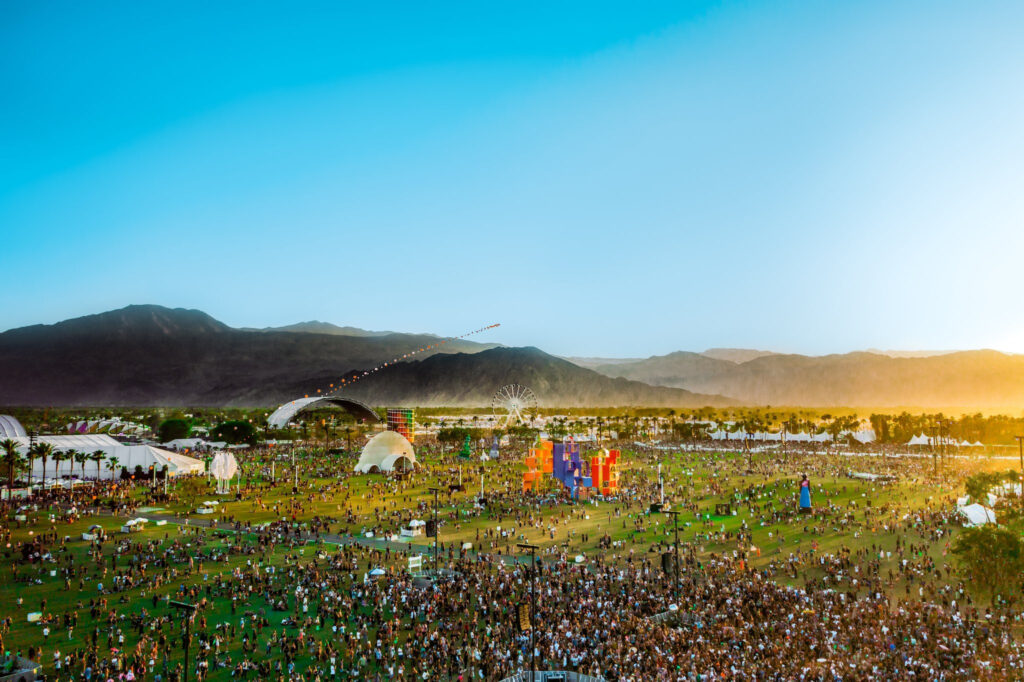 Imagen del Festival Coachella plano general a la distancia